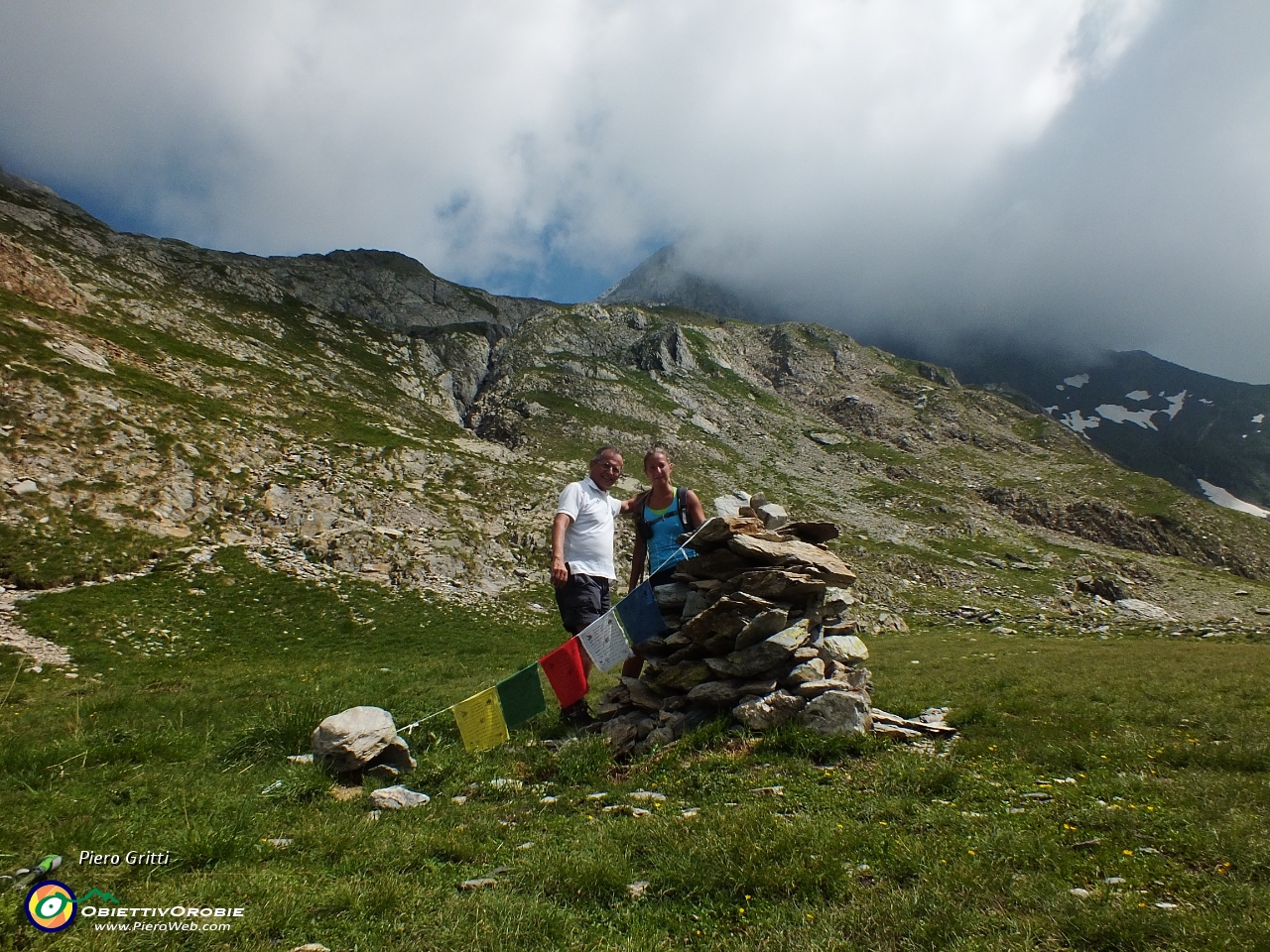 29 bandierine tibetane all'avvio del sentiero per Bocchetta di Podavit....JPG